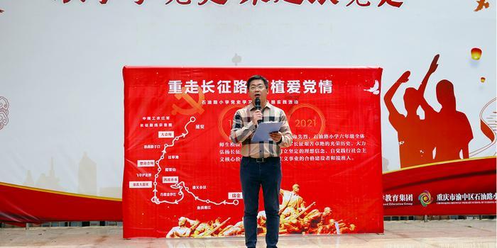 民警深夜上山为群众找牛